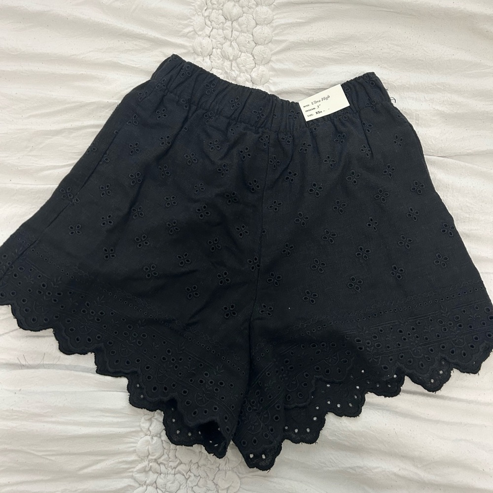Abercrombie and Fitch NWT black eyelet ultra high rise shorts XS